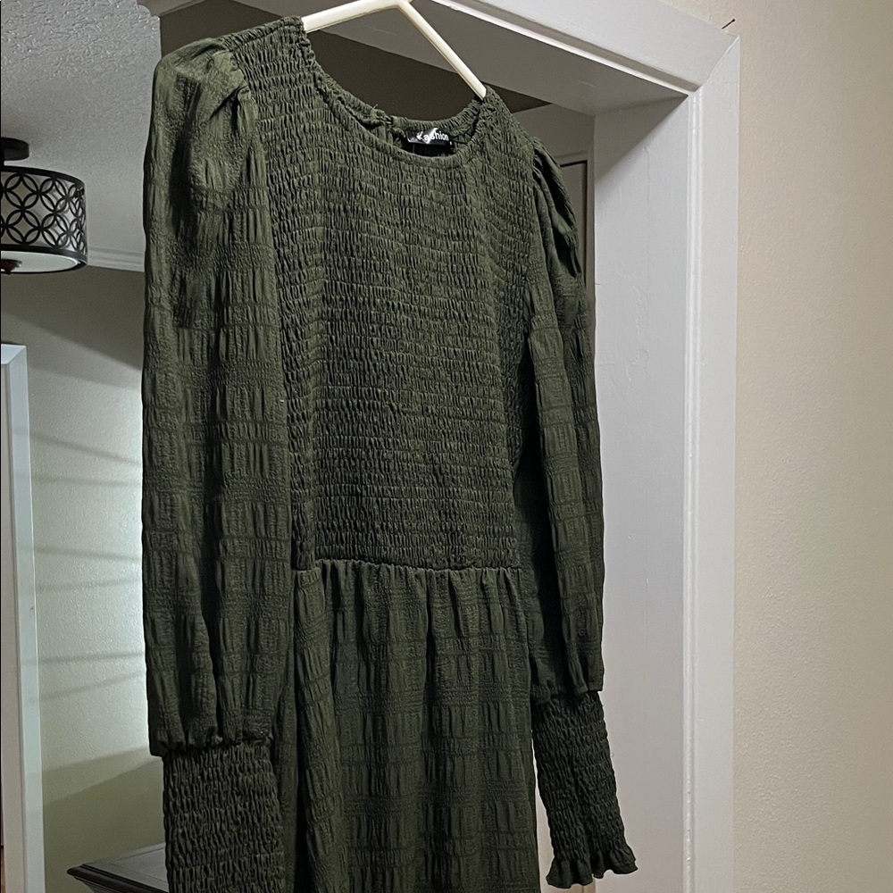 Women’s Green Smocked Dress
NEW WITH TAGS
